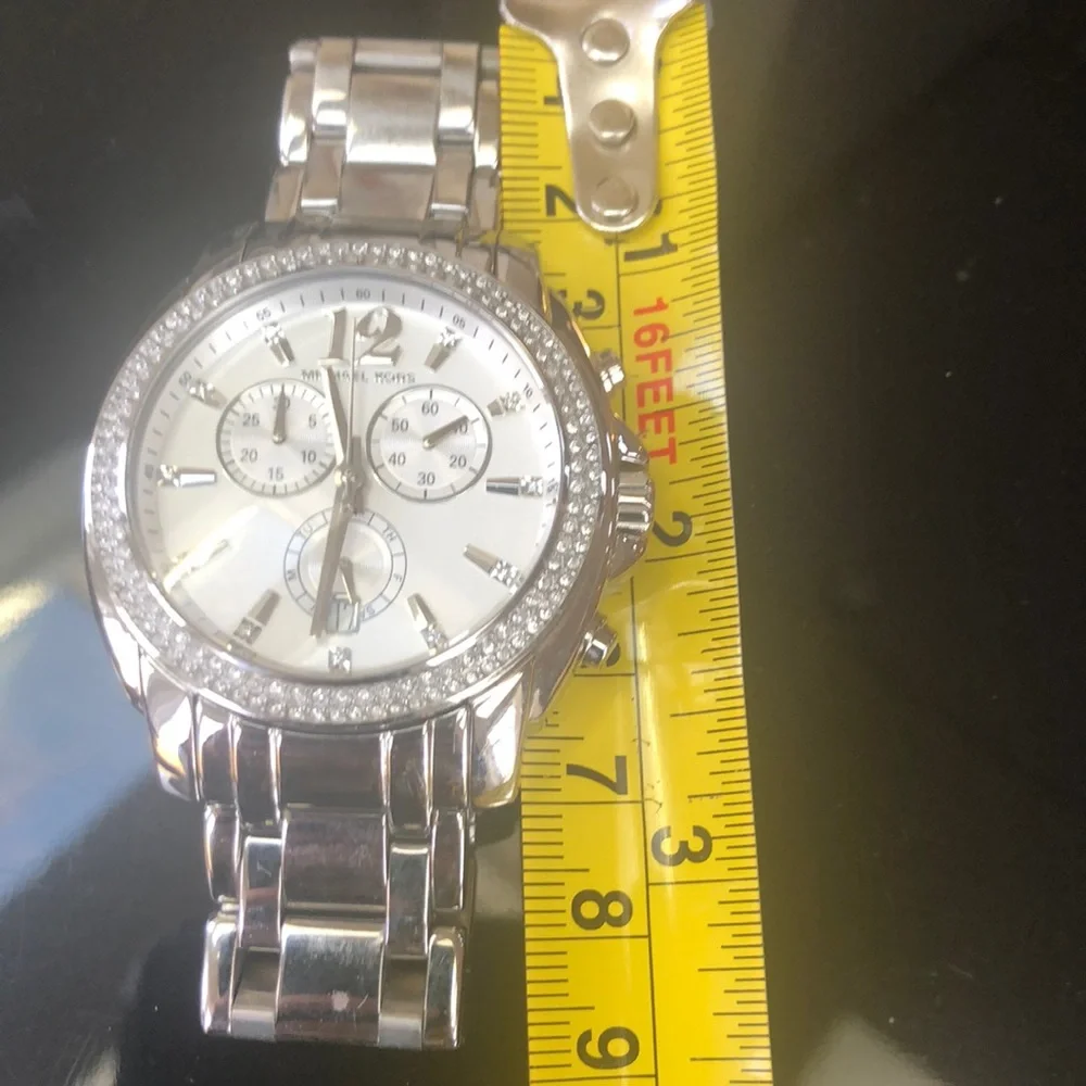 MICHAEL KORS WATCH- needs battery- small wrist